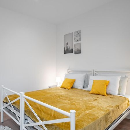 Apartament Cascina Conicchio - Metro Station - By Host4U Brescia Zewnętrze zdjęcie