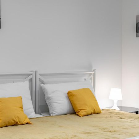 Apartament Cascina Conicchio - Metro Station - By Host4U Brescia Zewnętrze zdjęcie