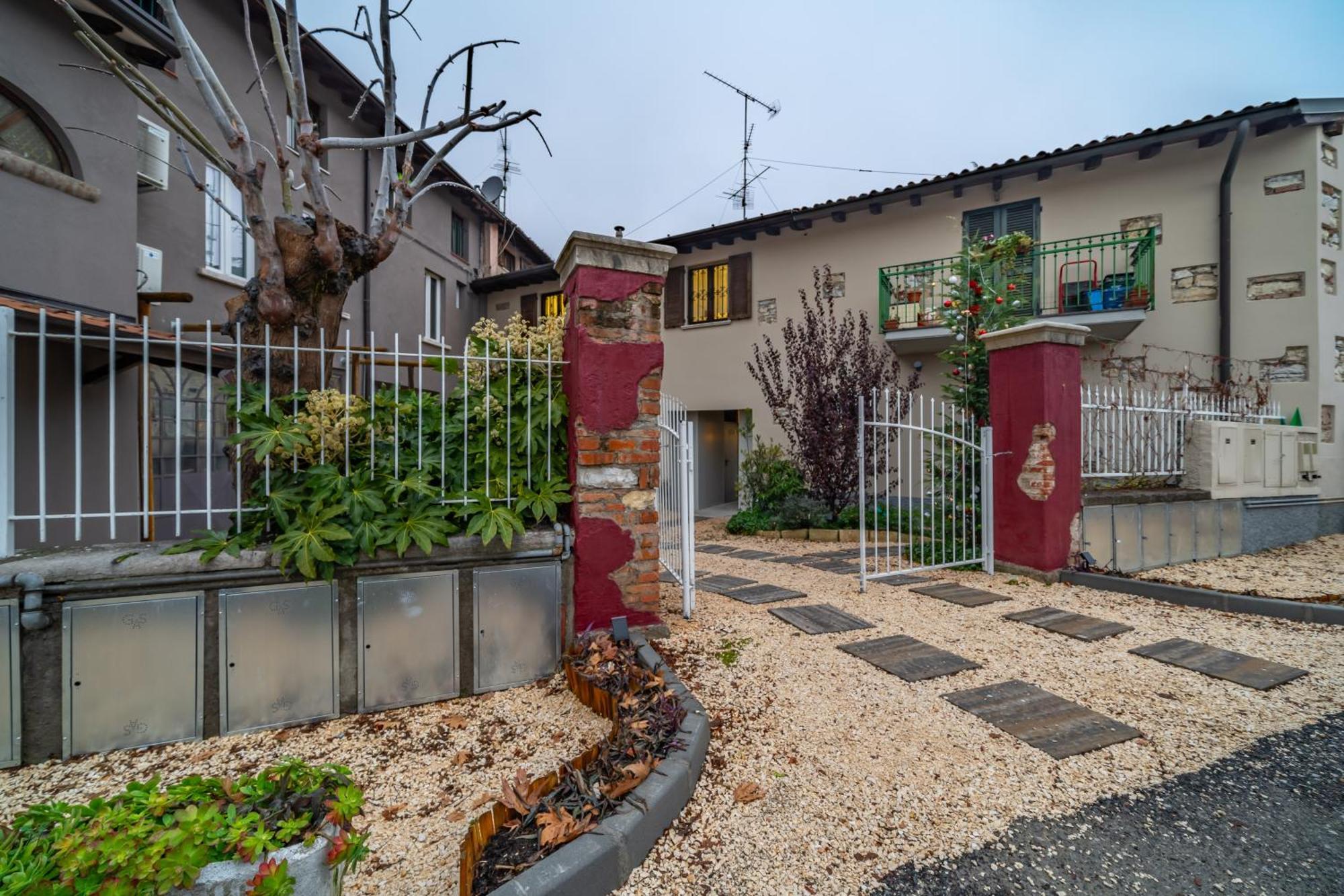 Apartament Cascina Conicchio - Metro Station - By Host4U Brescia Zewnętrze zdjęcie